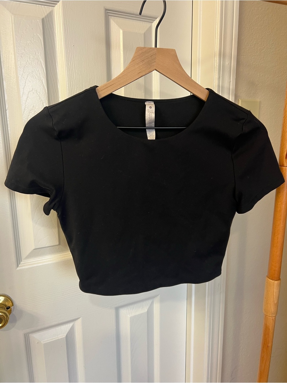 CRZ YOGA Black Scoop Neck Crop Top